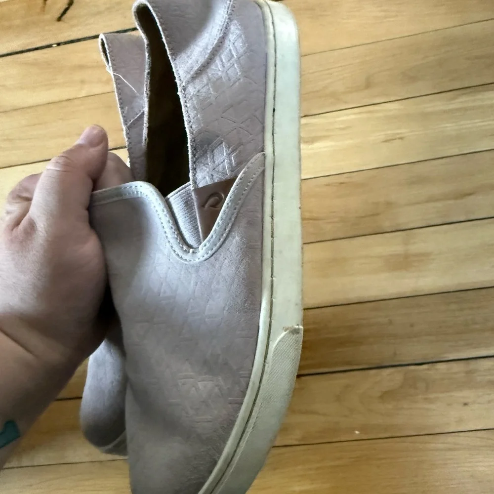 Olukai Pehuea women’s leather loafer slip ons in‎ pale pink